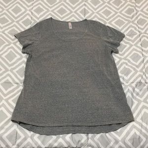 Lularoe Carly tee